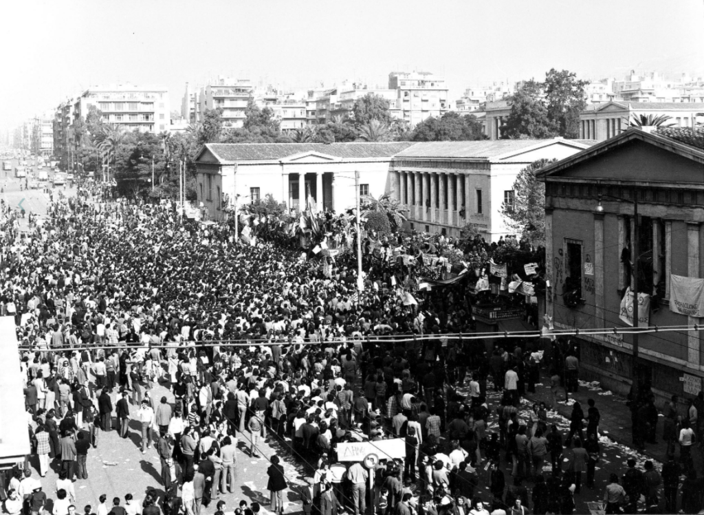 Há quarenta e nove anos, o massacre da Politécnica em Atenas