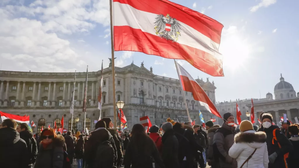 A um ano das eleições nacionais, a extrema direita austríaca está mais popular do que nunca