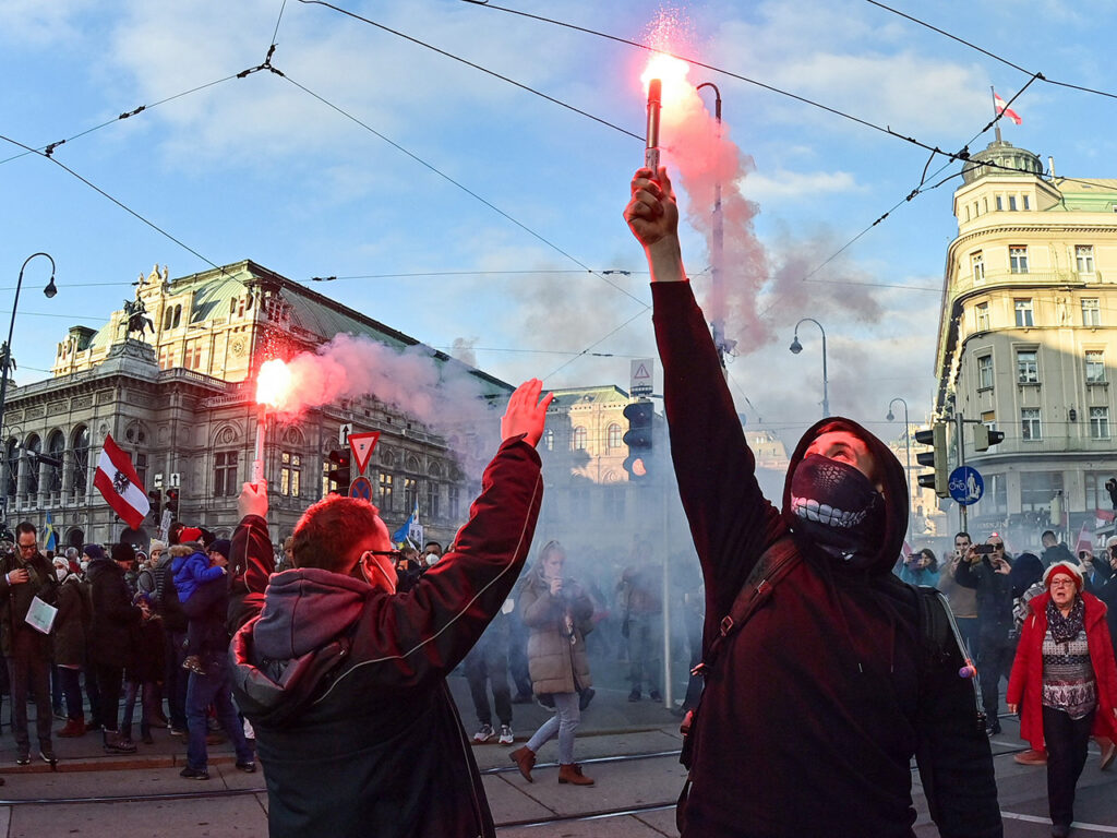 Milhares de austríacos protestam contra partido de extrema direita