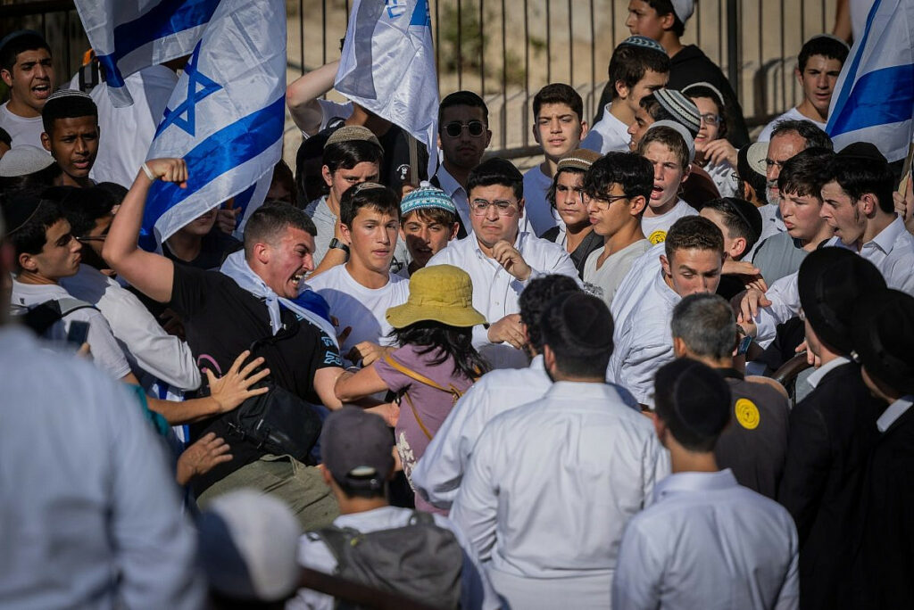 Fascistas israelenses marcham sobre Jerusalem