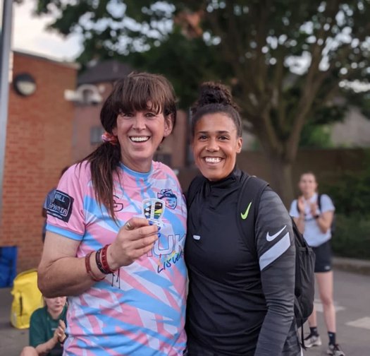 Como jogadoras de futebol trans estão encontrando comunidade no esporte de base