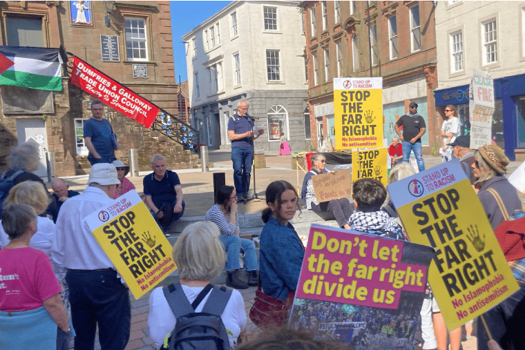 Antifascistas escoceses se preparam para protesto em Glasgow