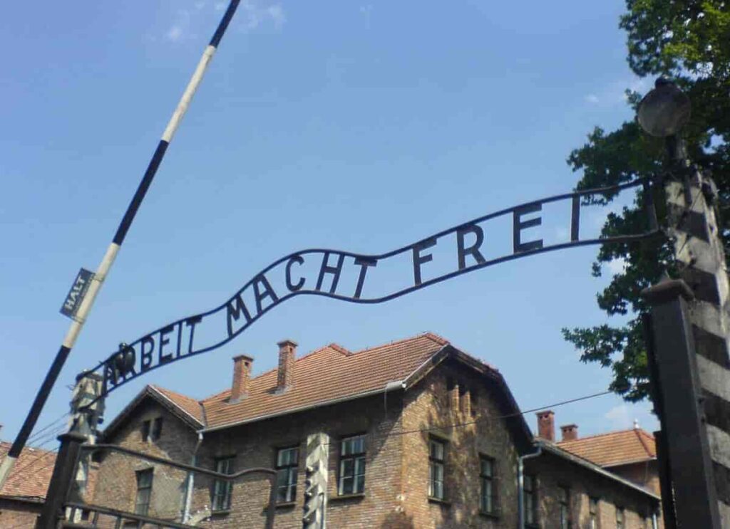 No aniversário de Auschwitz, a Europa não pode ignorar seu problema de extrema direita