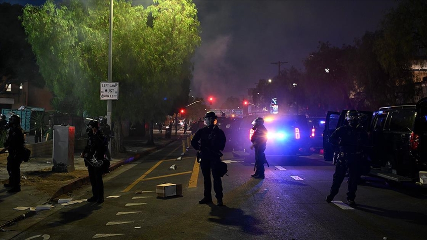 Protestos em Los Angeles: Trump envia milhares de soldados adicionais em uma medida “autoritária”