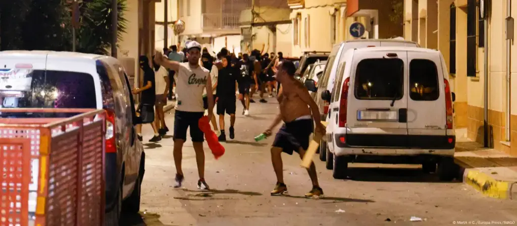 Espanha: 5 feridos em violência anti-migrantes atribuída à extrema direita