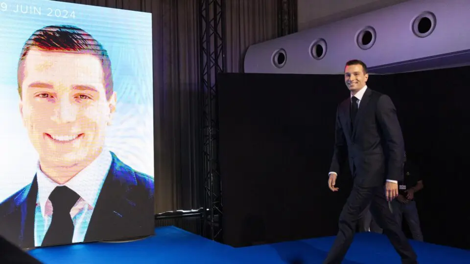 Extrema direita avança enquanto Bardella lidera pesquisas na França