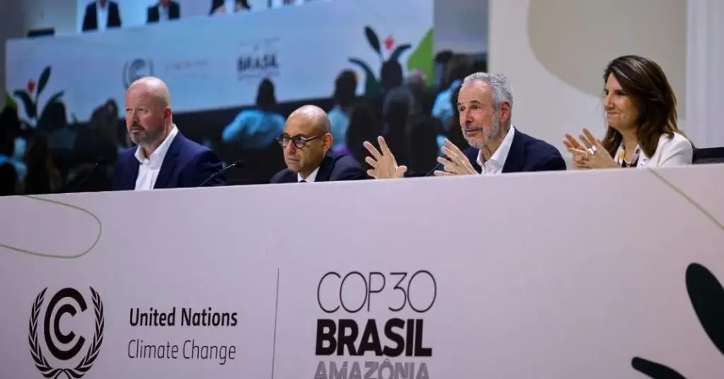 COP30 aprova acordo climático incômodo que ignora preocupações sobre combustíveis fósseis