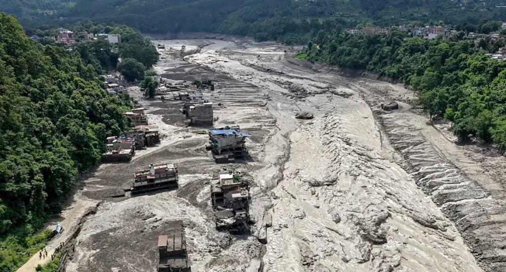 A crise no Nepal: capitalismo da crise climática e a economia política do Himalaia
