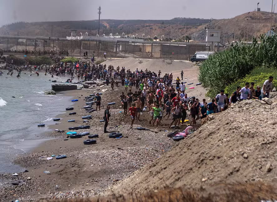 Trump e a extrema direita exploram politicamente a crise migratória na Espanha
